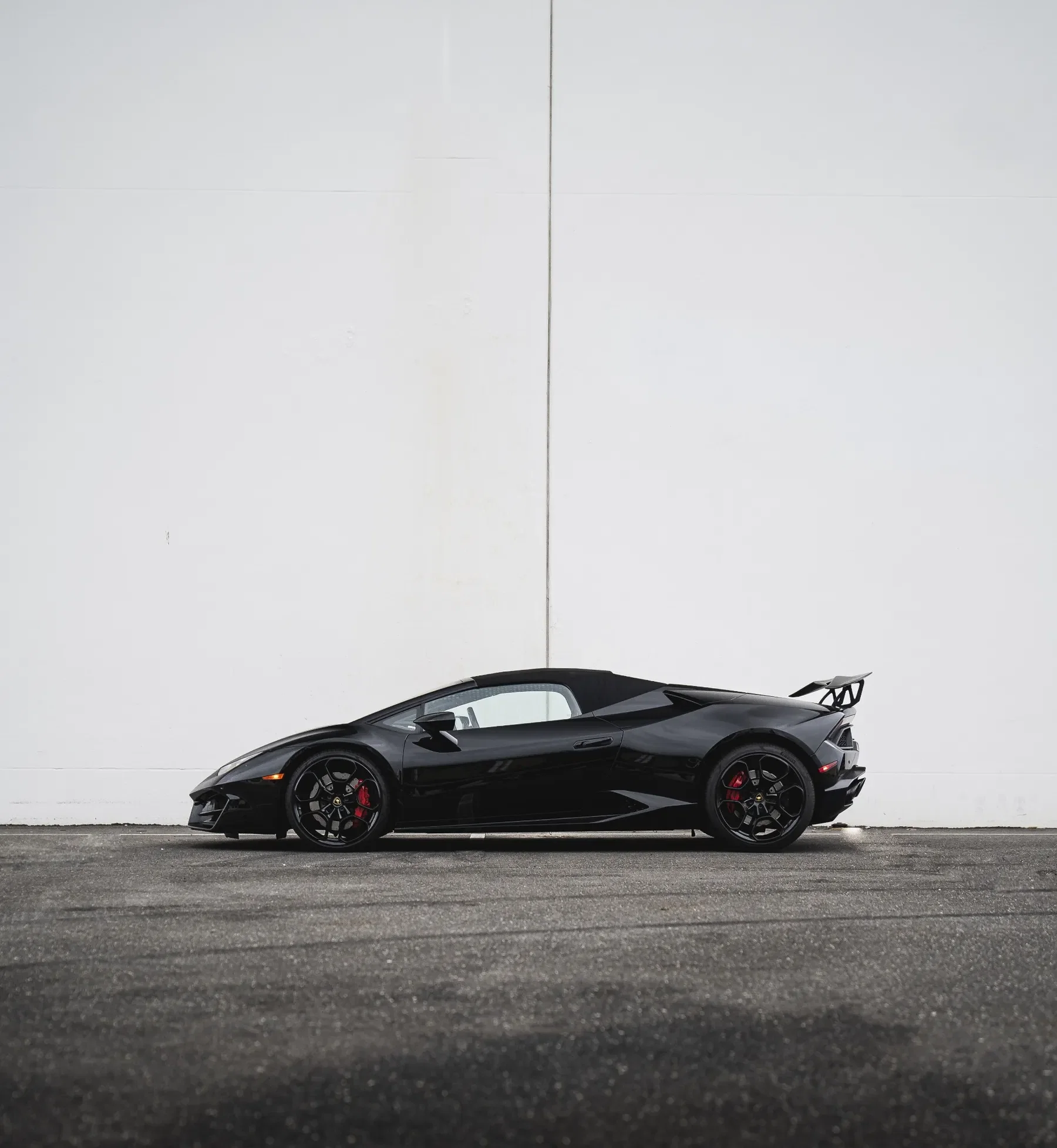 Black Lamborghini Huracán Spyder rental NYC photo 15